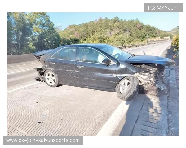 赛车爆胎幕后的危机：车尾失控的惊险瞬间与保护秘籍描述：在高速激烈的赛车运动中，爆胎不仅是一个简单的机械故障，更可能引发一连串危险的连锁反应。本文将深入剖析“赛车爆胎导致车尾摆动失控”的真实案例，揭示背后隐藏的风险，并为广大车迷和赛车爱好者提供实用的应对策略和保护技巧。