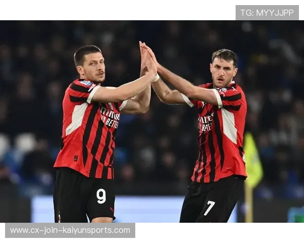 AC米兰多点开花发起攻势，莱奥抽射太正